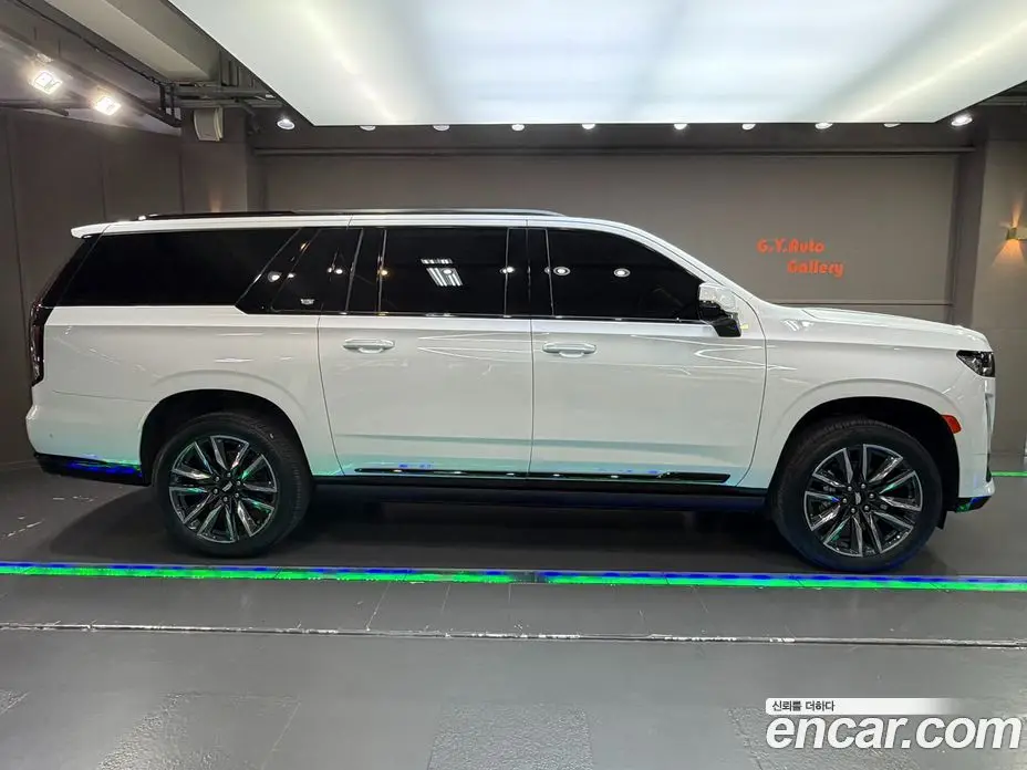 Cadillac Escalade 2023 6.2 АКПП, фото 5