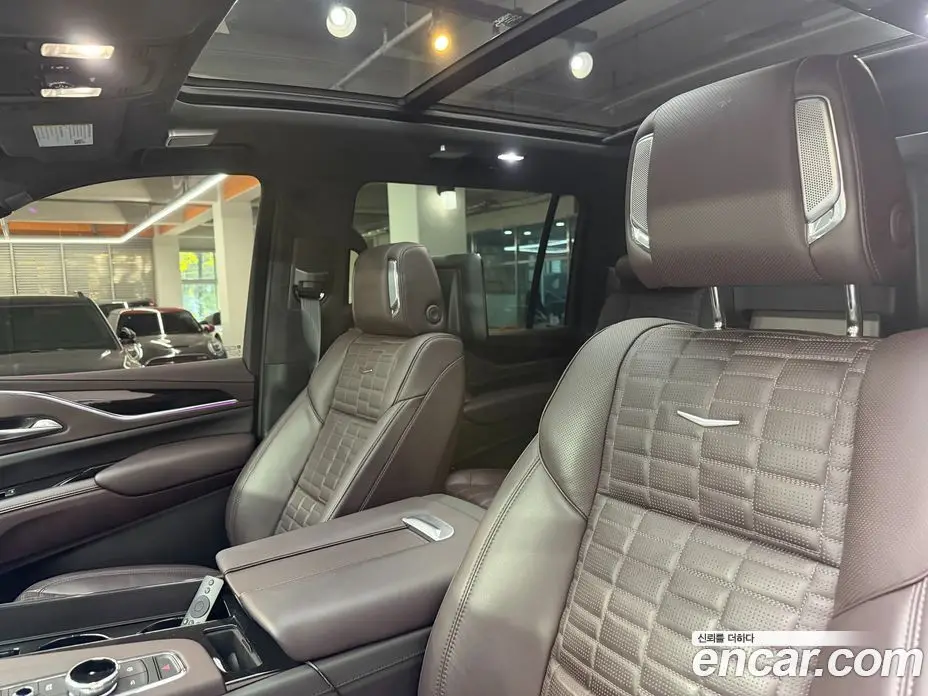 Cadillac Escalade 2023 6.2 АКПП, фото 8