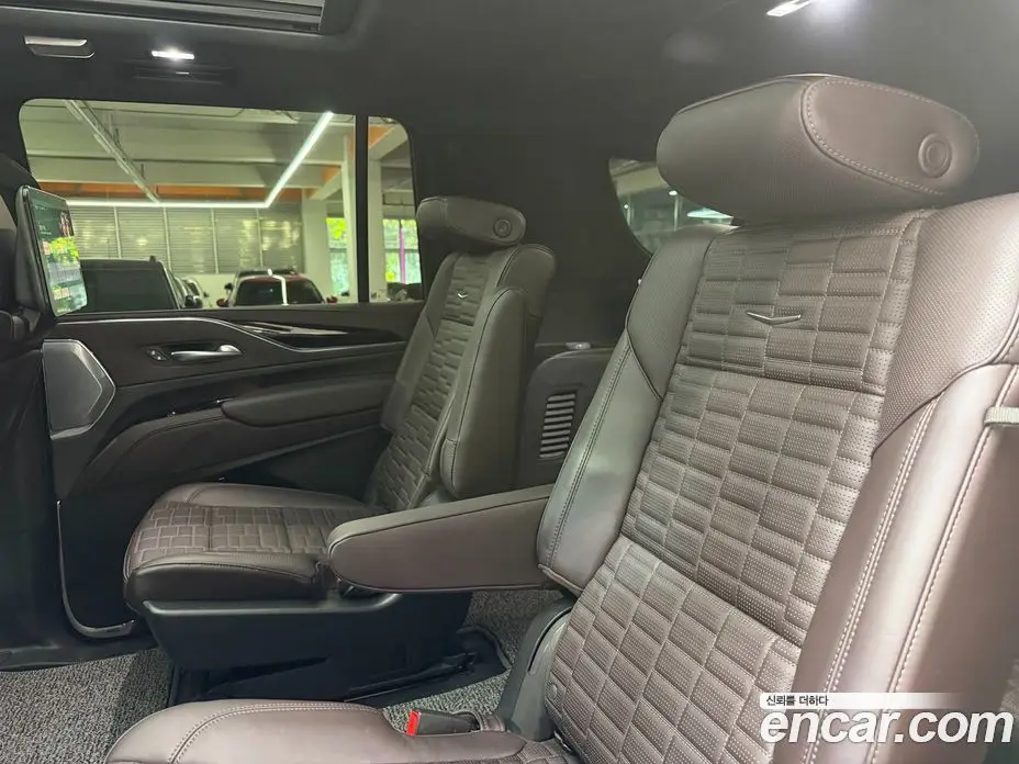 Cadillac Escalade 2023 6.2 АКПП, фото 9