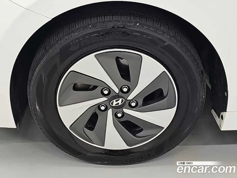 Hyundai Ioniq 2016 1.6 АКПП, фото 18