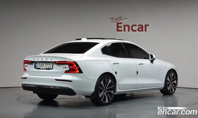 Volvo S60, 2023, 30 283 км