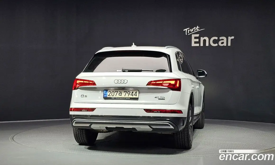 Audi Q5 2023 2.0 АКПП, фото 4
