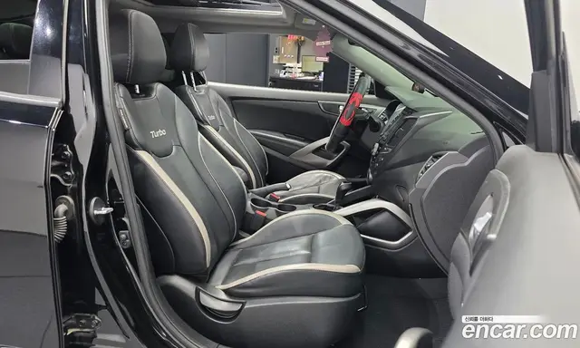Hyundai Veloster 2014 1.6 АКПП, миниатюра 11 Hyundai Veloster 2014 1.6 АКПП, миниатюра 11