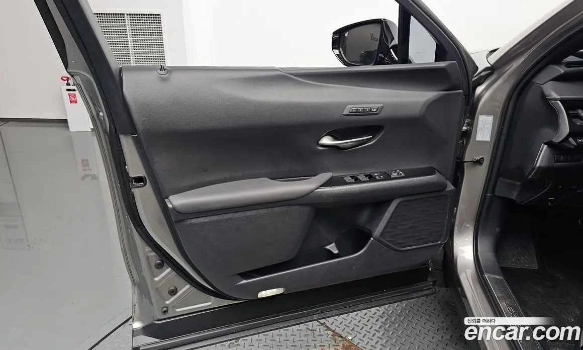 Lexus UX 2019 2.0 АКПП, фото 13 Lexus UX 2019 2.0 АКПП, фото 13