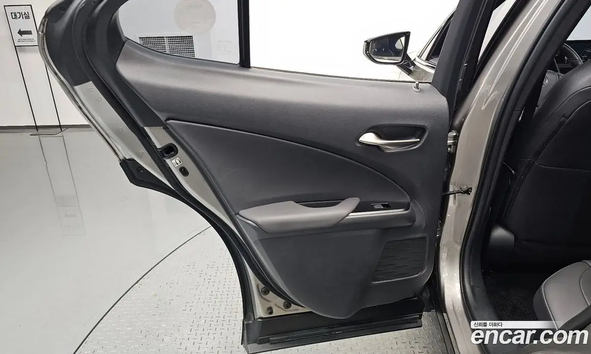 Lexus UX 2019 2.0 АКПП, фото 14 Lexus UX 2019 2.0 АКПП, фото 14