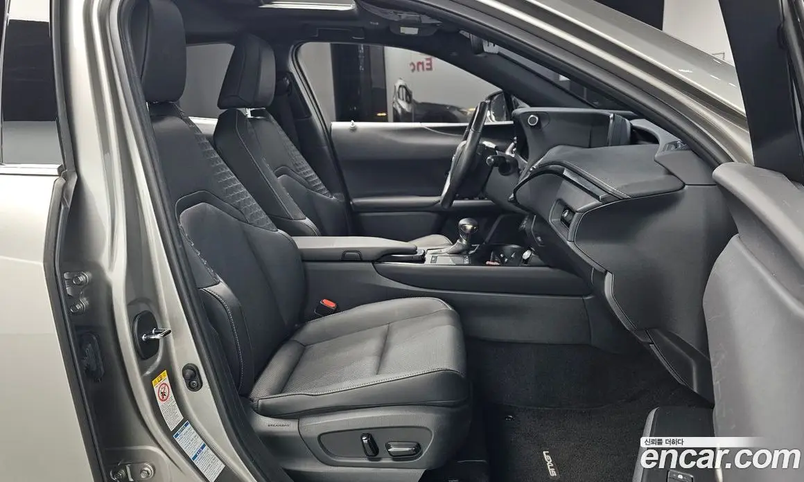 Lexus UX 2019 2.0 АКПП, фото 15 Lexus UX 2019 2.0 АКПП, фото 15