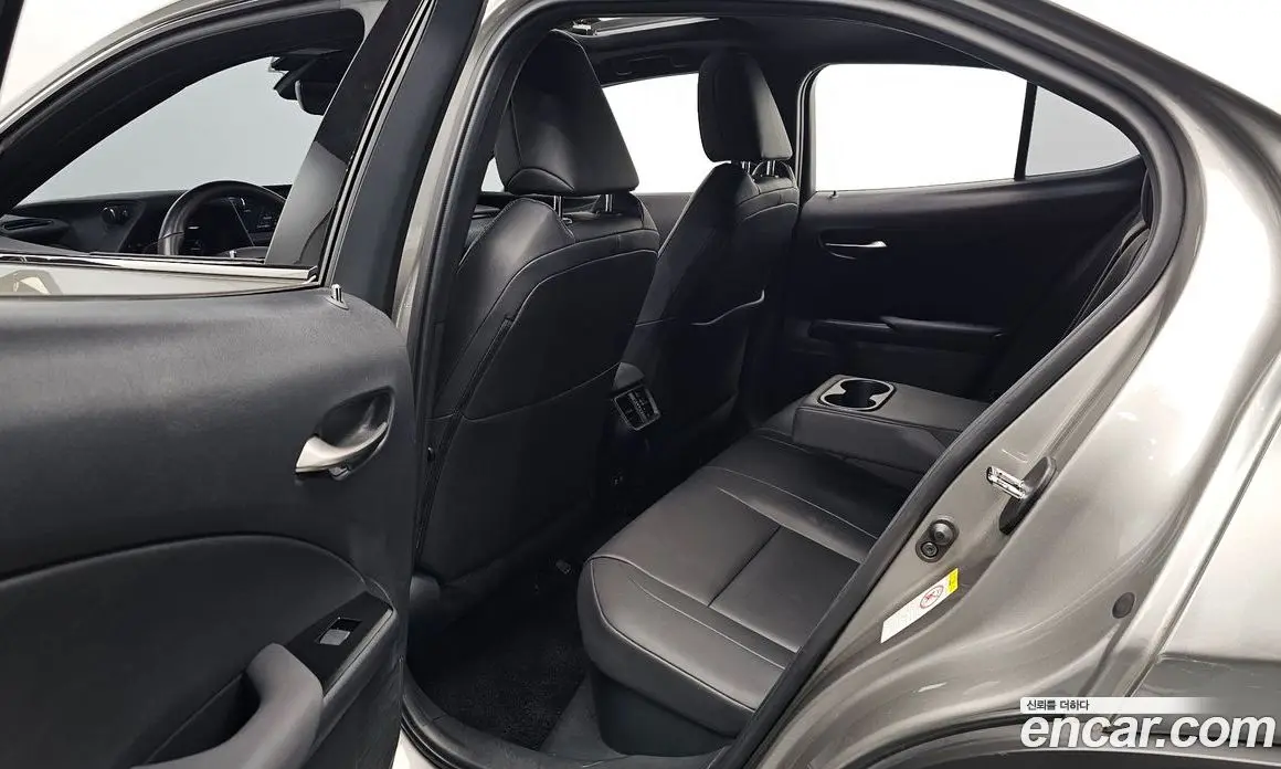 Lexus UX 2019 2.0 АКПП, фото 16 Lexus UX 2019 2.0 АКПП, фото 16