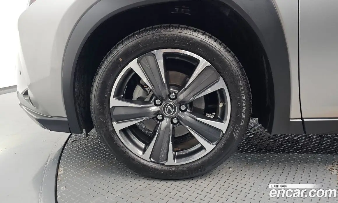 Lexus UX 2019 2.0 АКПП, фото 4 Lexus UX 2019 2.0 АКПП, фото 4