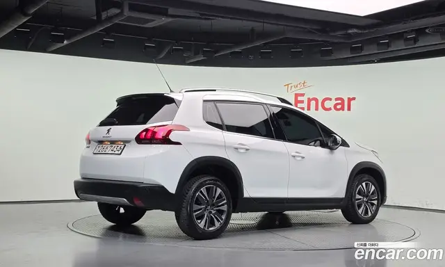 Peugeot 2008 2019 1.5 АКПП, миниатюра 2