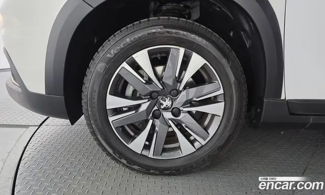Peugeot 2008 2019 1.5 АКПП, миниатюра 5