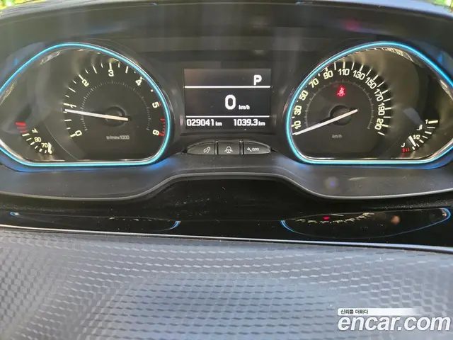 Peugeot 2008 2019 1.5 АКПП, миниатюра 8