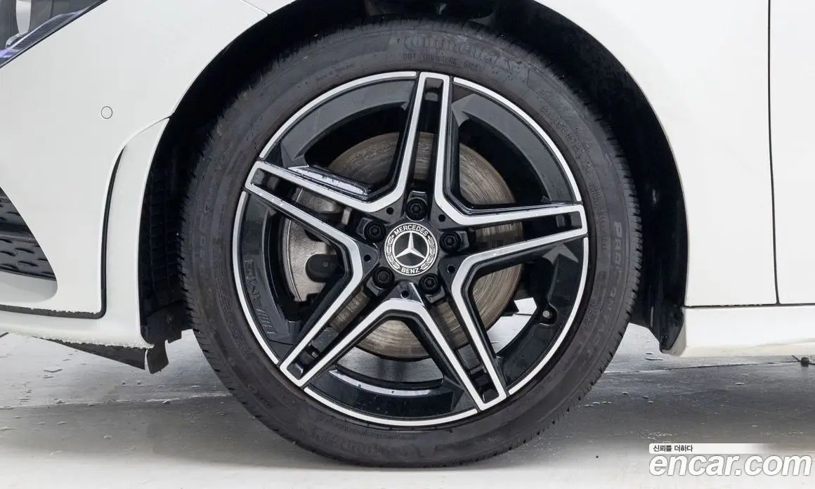 Mercedes-Benz CLA-Class 2023 2.0 АКПП, фото 5