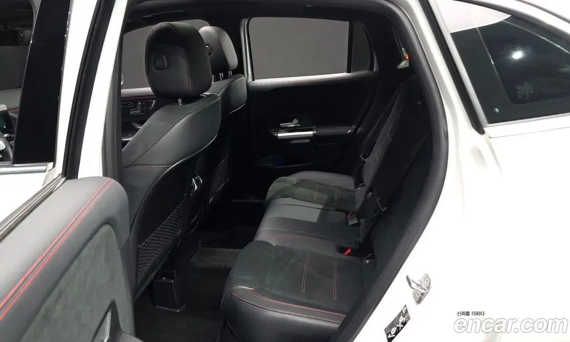 Mercedes-Benz GLA-Class 2023 2.0 АКПП, фото 12