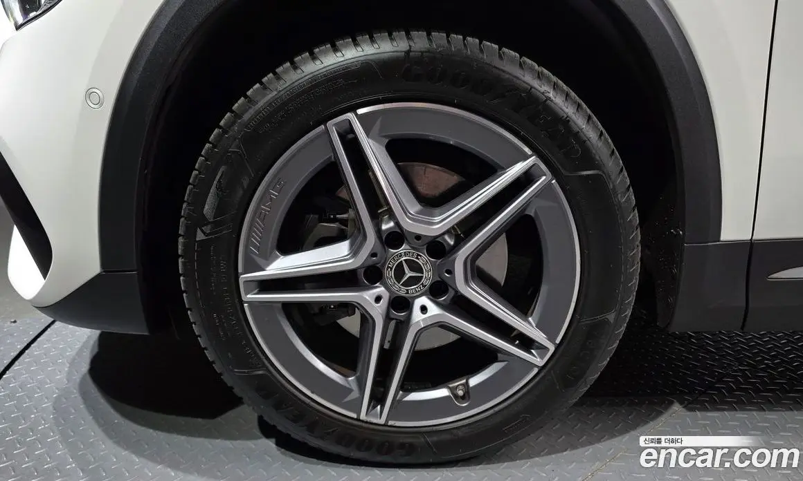 Mercedes-Benz GLA-Class 2023 2.0 АКПП, фото 5