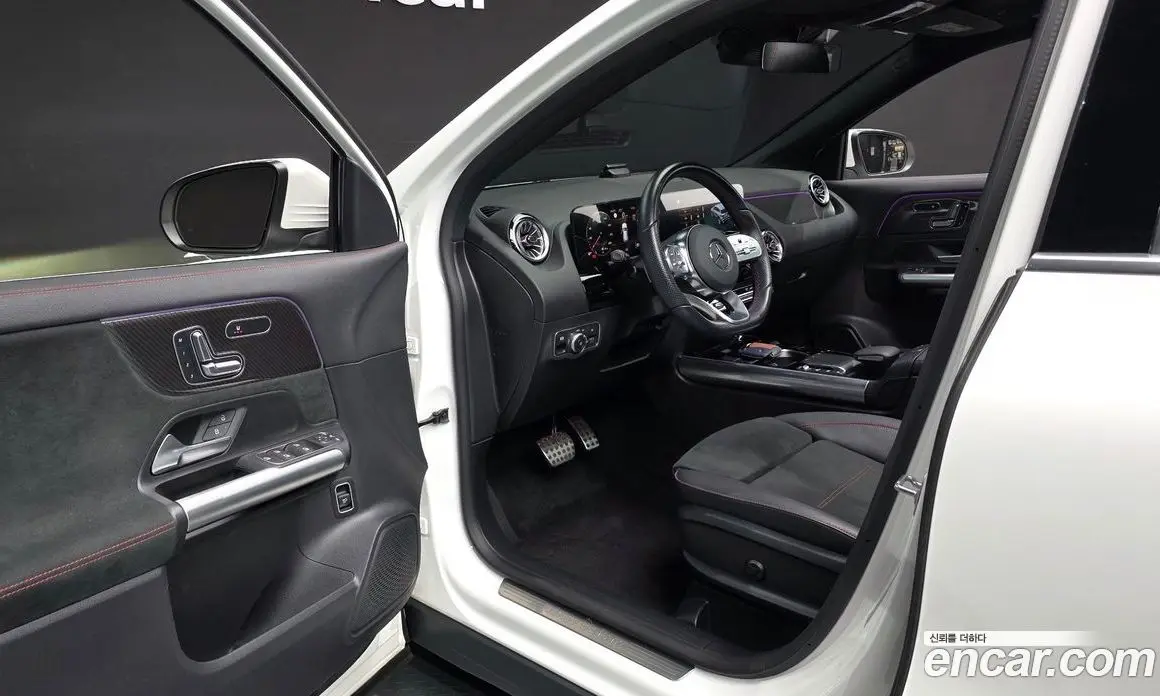 Mercedes-Benz GLA-Class 2023 2.0 АКПП, фото 10