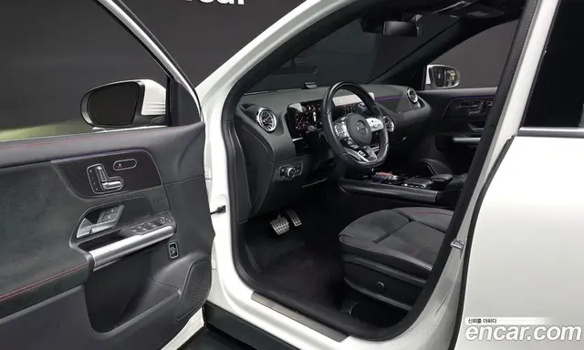 Mercedes-Benz GLA-Class 2023 2.0 АКПП, миниатюра 10