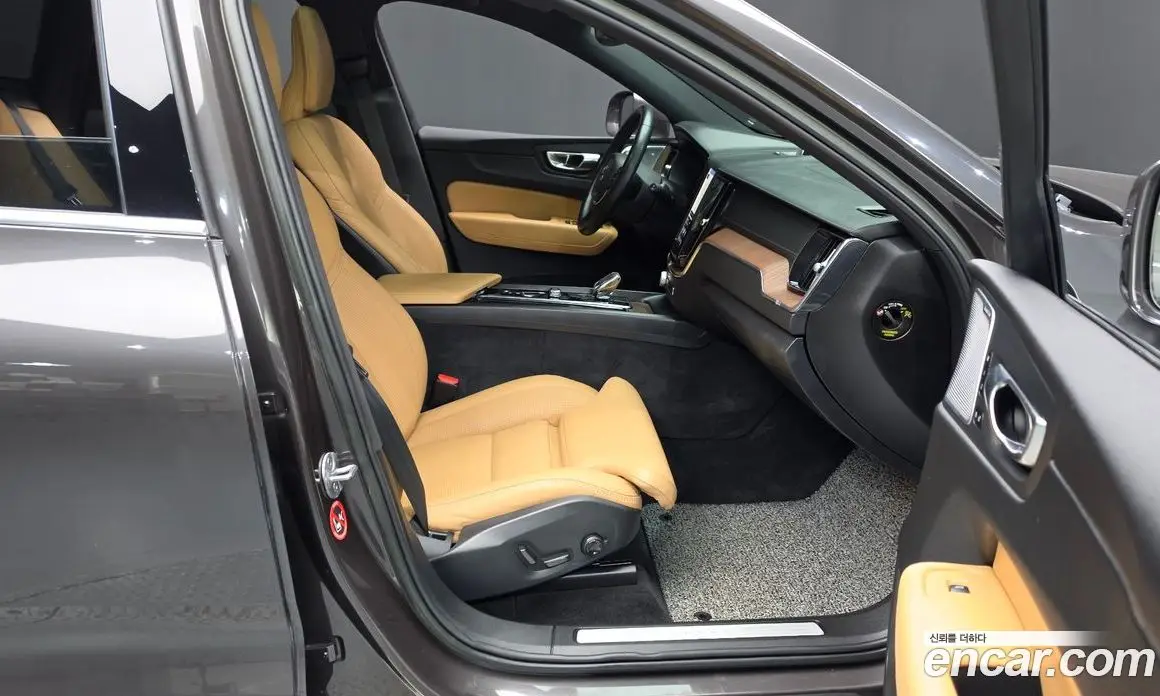 Volvo XC60 2022 2.0 АКПП, фото 15