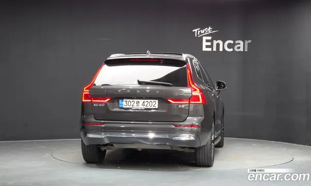 Volvo XC60 2022 2.0 АКПП, миниатюра 3