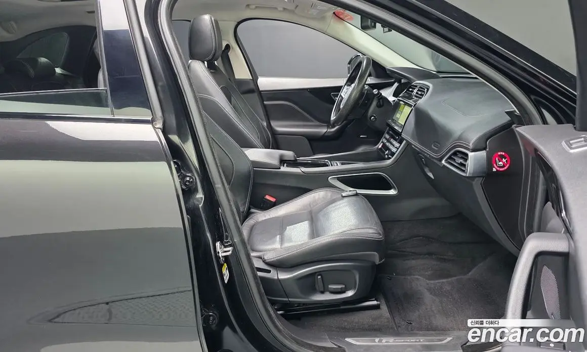 Jaguar F-Pace 2017 2.0 АКПП, фото 11