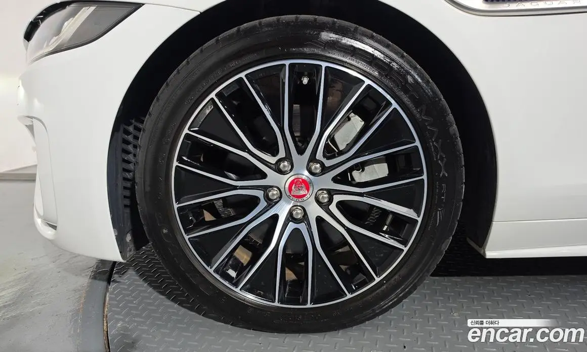 Jaguar XE 2020 2.0 АКПП, фото 4