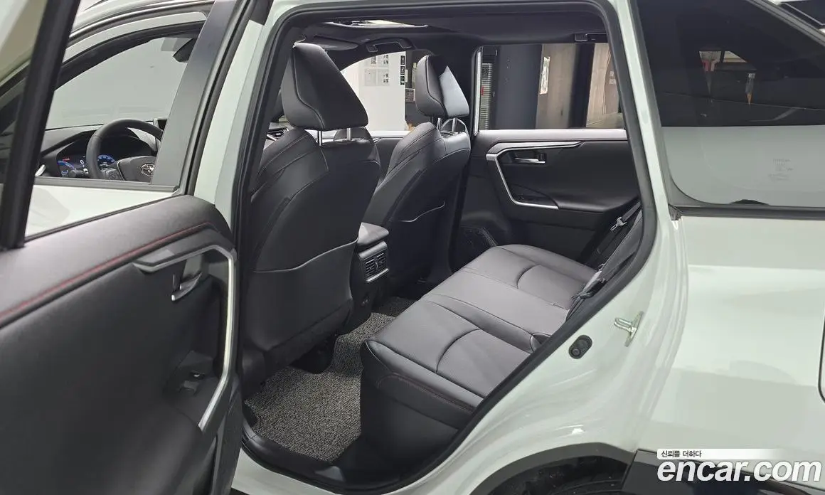 Toyota RAV4 2025 2.5 АКПП, фото 16 Toyota RAV4 2025 2.5 АКПП, фото 16
