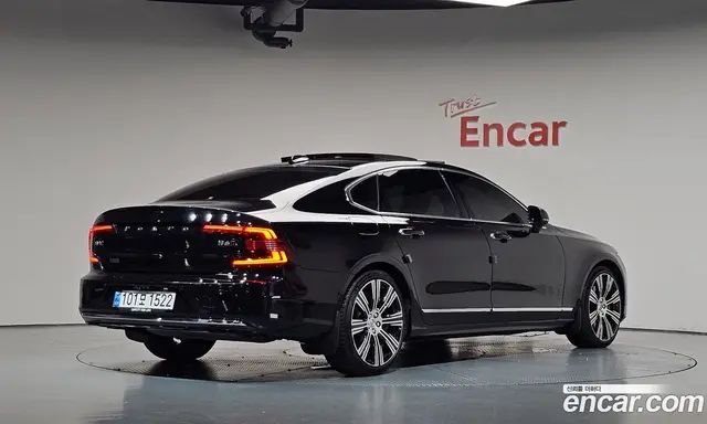 Volvo S90, 2023, 61 814 км