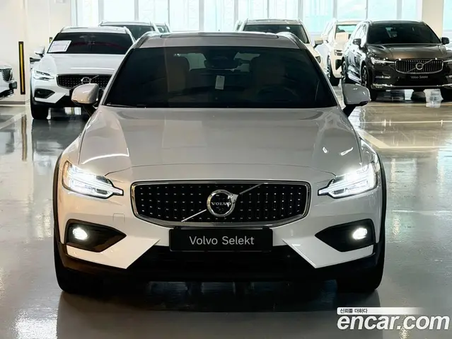 Volvo V60 2025 2.0 АКПП, миниатюра 3