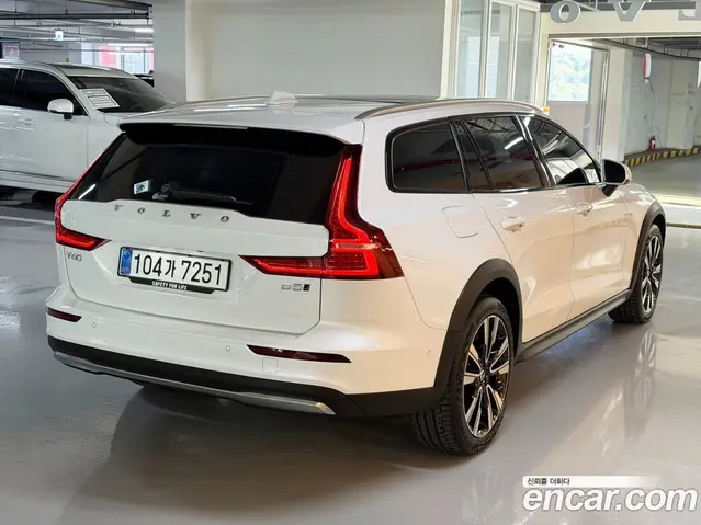 Volvo V60 2025 2.0 АКПП, миниатюра 4