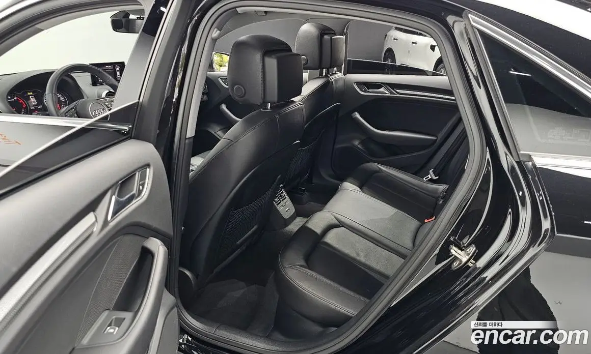 Audi A3 2018 2.0 АКПП, фото 16