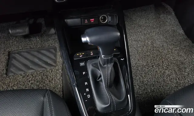Kia Stonic 2018 1.4 АКПП, миниатюра 12