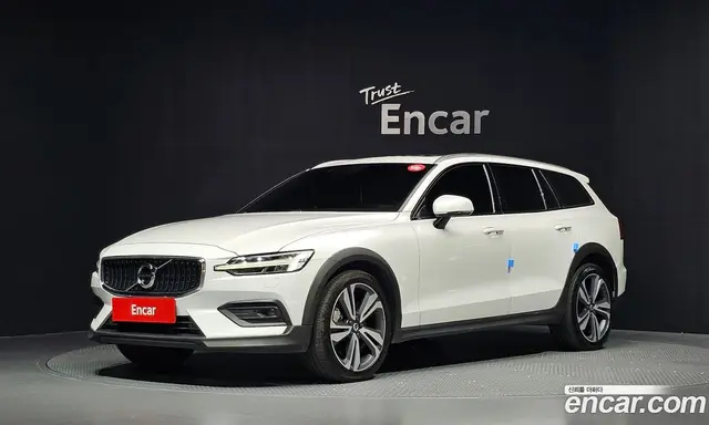 Volvo V60, 2021, 105 472 км