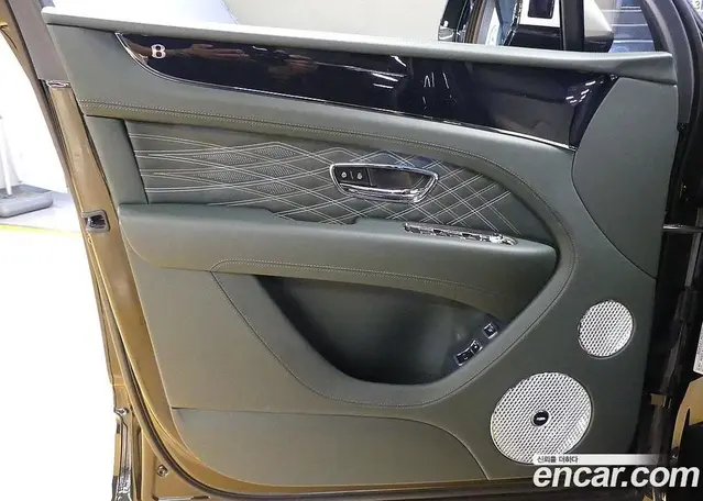 Bentley Bentayga 2026 4.0 АКПП, миниатюра 11