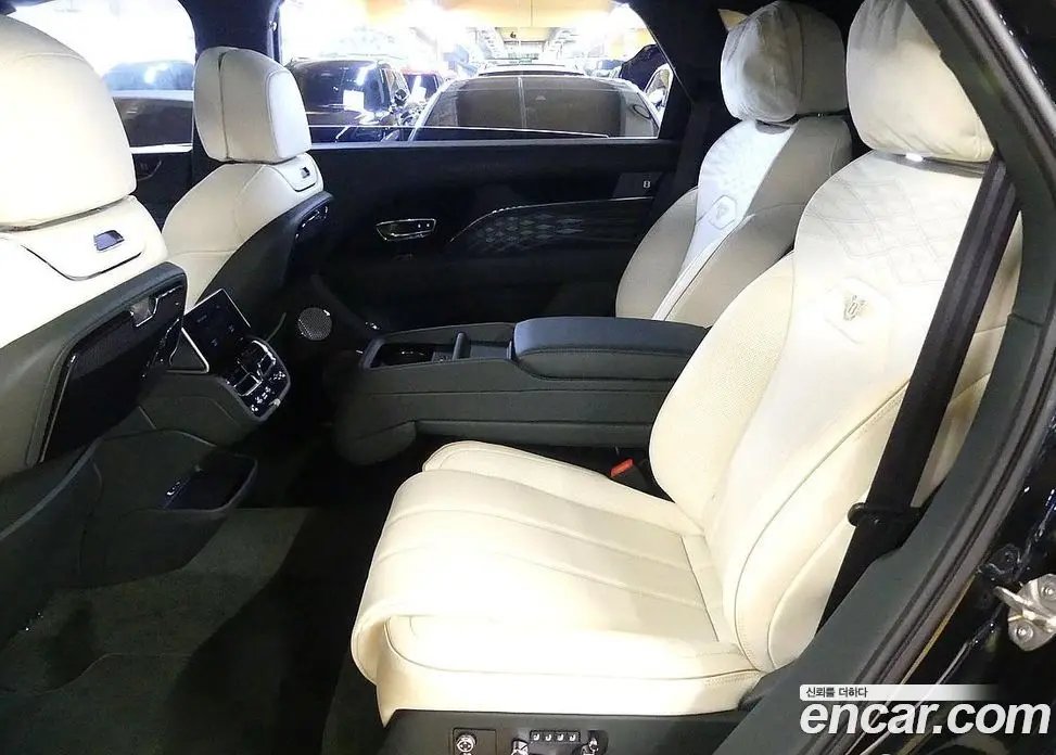 Bentley Bentayga 2026 4.0 АКПП, фото 18