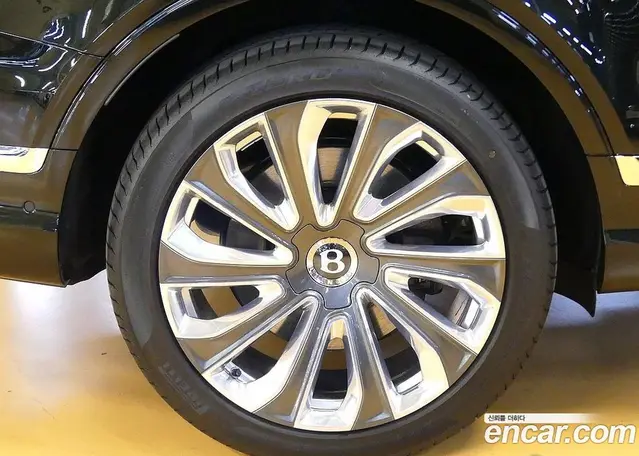Bentley Bentayga 2026 4.0 АКПП, миниатюра 5