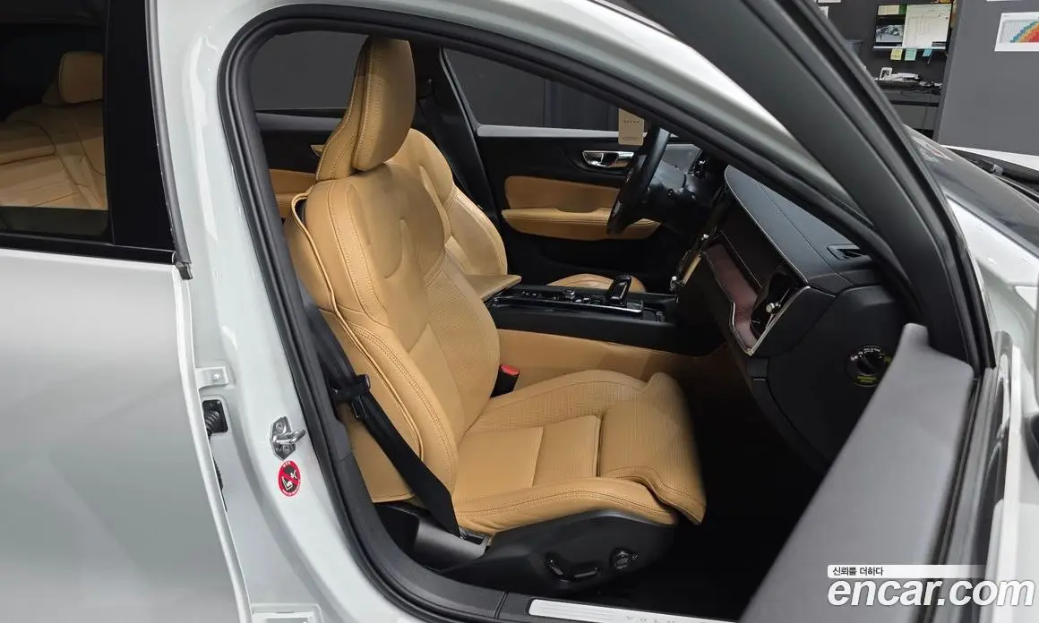 Volvo V60 2021 2.0 АКПП, фото 17