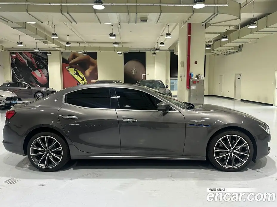 Maserati Ghibli 2023 2.0 АКПП, фото 3