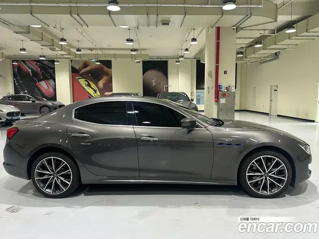 Maserati Ghibli 2023 2.0 АКПП, миниатюра 3