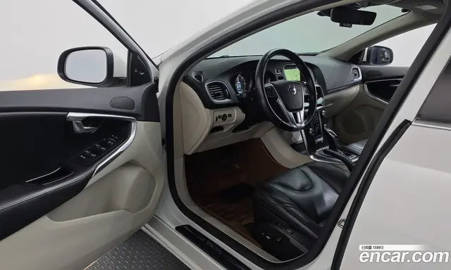 Volvo V40 2015 2.0 АКПП, миниатюра 10 Volvo V40 2015 2.0 АКПП, миниатюра 10