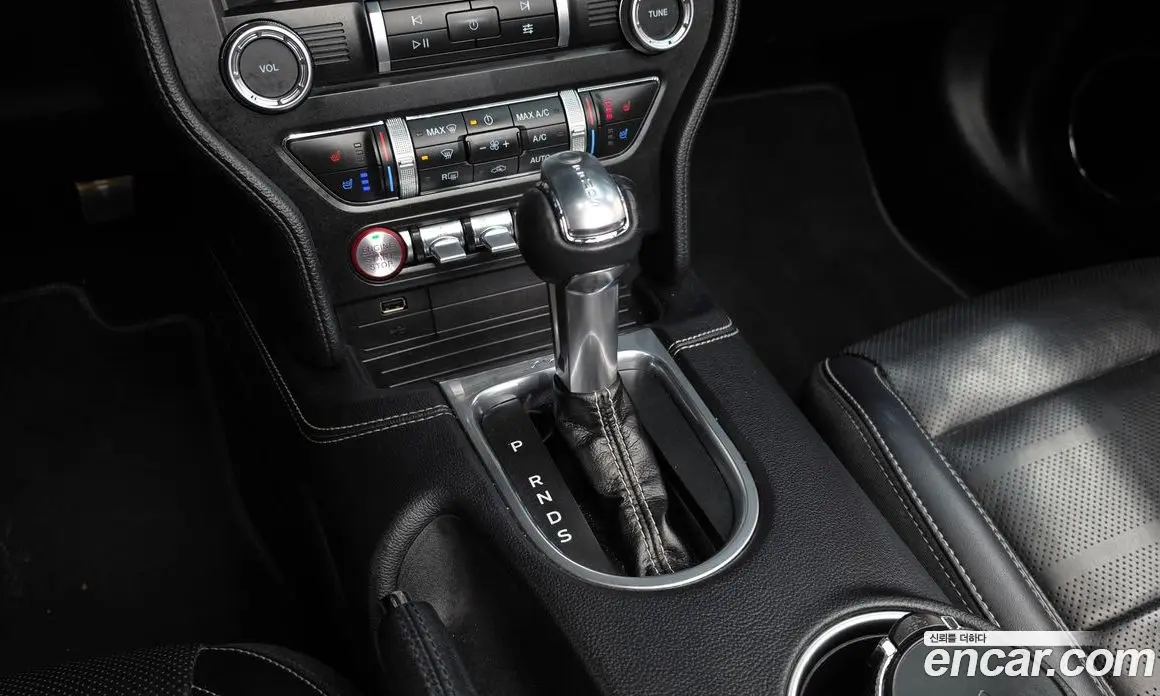 Ford Mustang 2019 2.3 АКПП, фото 12