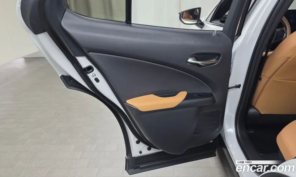 Lexus UX 2025 2.0 АКПП, фото 14