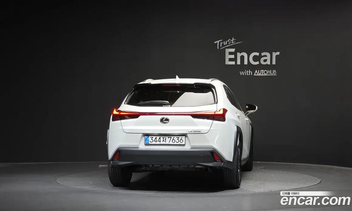 Lexus UX 2025 2.0 АКПП, фото 3