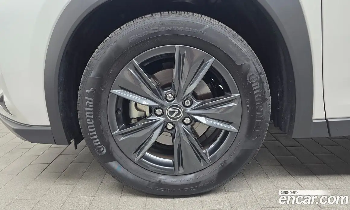 Lexus UX 2025 2.0 АКПП, фото 4