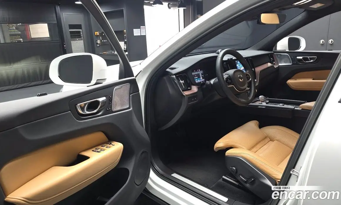 Volvo XC60 2023 2.0 АКПП, фото 13