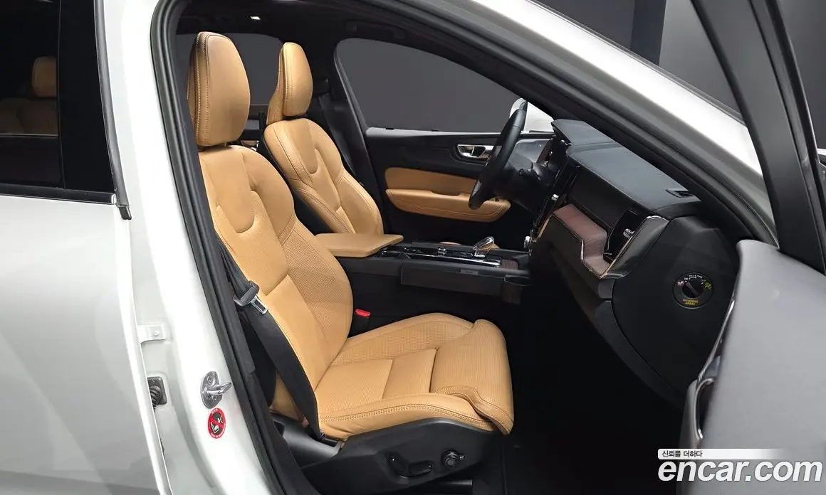 Volvo XC60 2023 2.0 АКПП, фото 16
