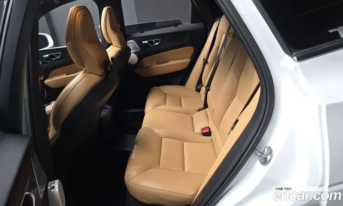Volvo XC60 2023 2.0 АКПП, фото 17