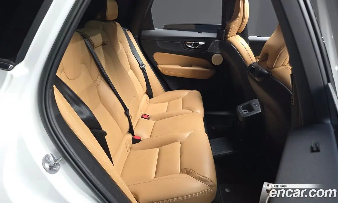 Volvo XC60 2023 2.0 АКПП, фото 18