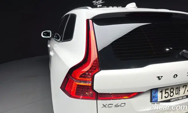 Volvo XC60 2023 2.0 АКПП, миниатюра 9