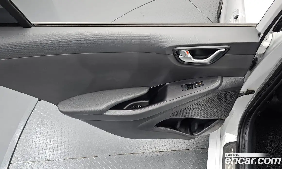 Hyundai Ioniq 2016 1.6 АКПП, фото 13