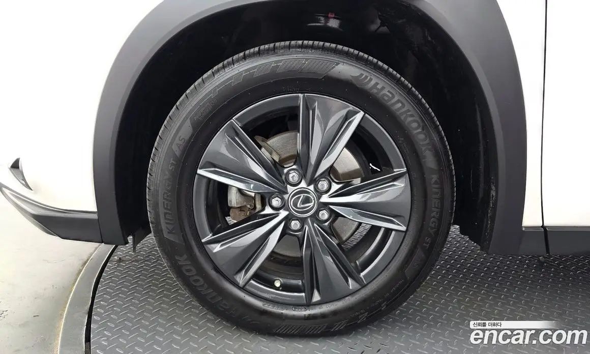 Lexus UX 2019 2.0 АКПП, фото 5
