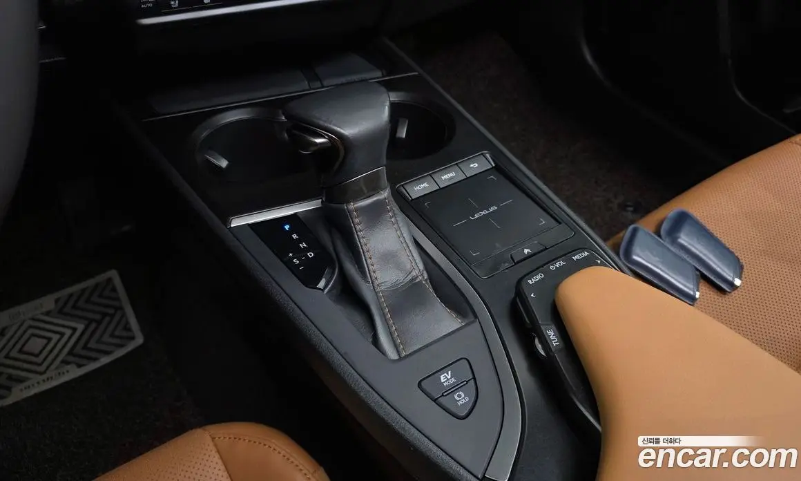 Lexus UX 2019 2.0 АКПП, фото 9